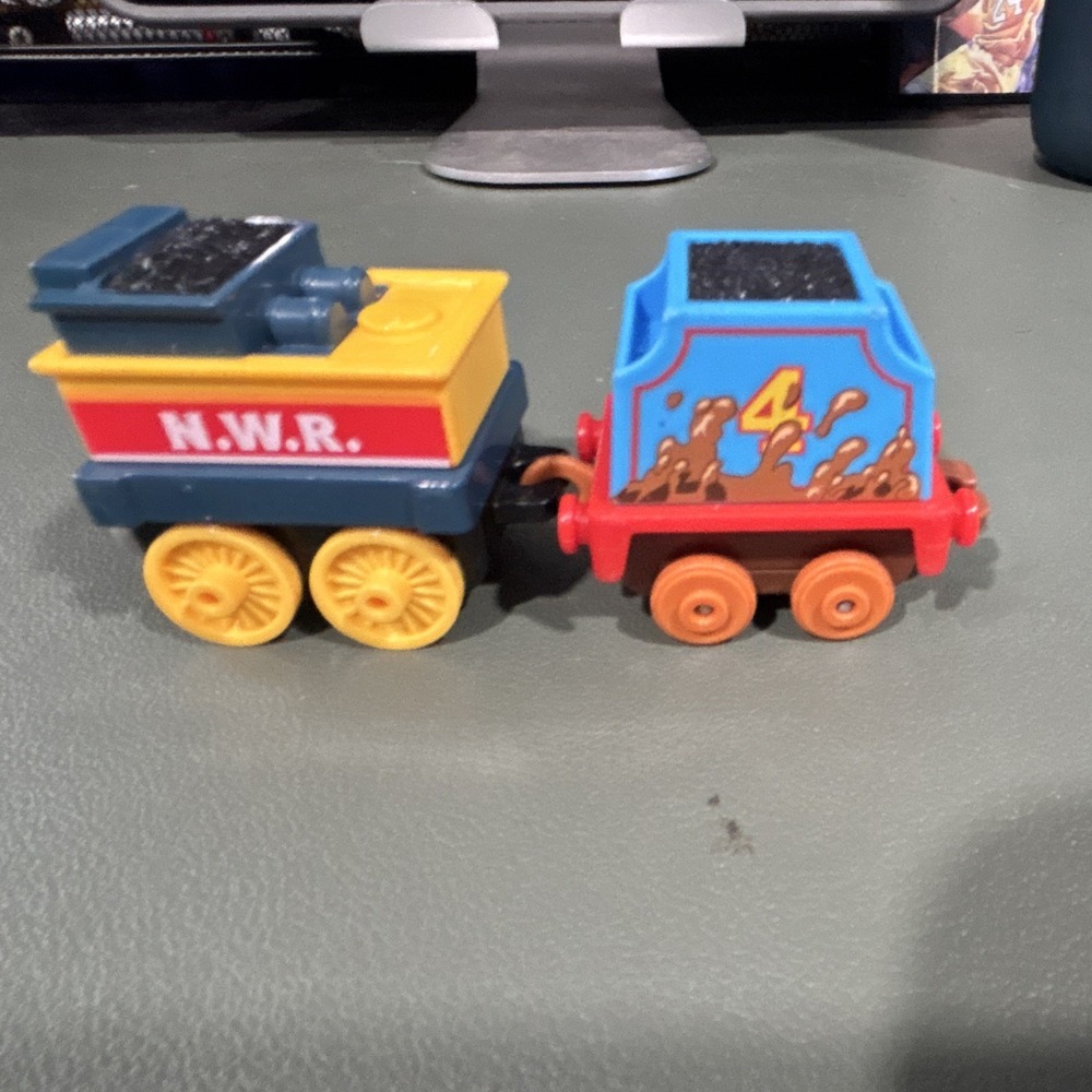 Thomas & Friends MINIS Train Lot Chillin Muddy Gordon 4 & Rebecca Yellow Tender